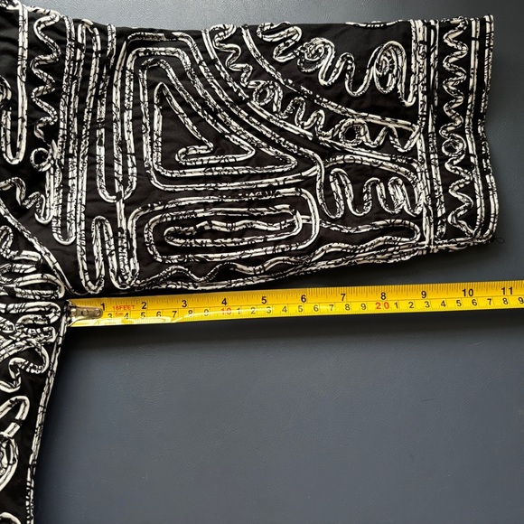 Black and White Appliqued Patterned Jacket Sz M 3/4 Sleeve SKU 11 - Picture 11 of 13